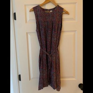 Never worn gap paisley dress with tie size Medium